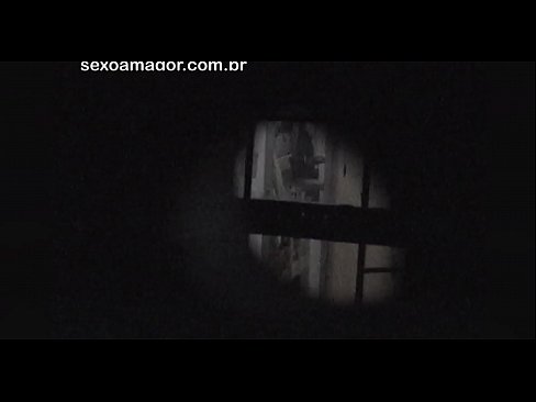 ❤️ Blondie wordt stiekem gefilmd door een voyeur uit de buurt, verstopt achter holle bakstenen Porno at nl.fullpornercom.ru